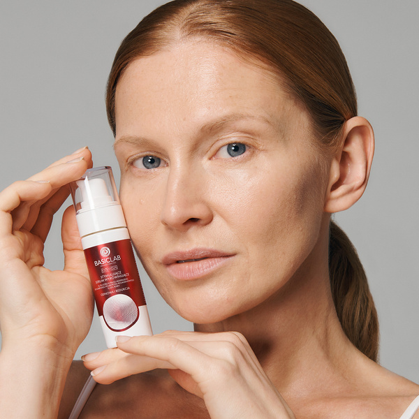Stimulierendes Serum Hautbildverfeinerung mit 0,3% Adapalensäureester, 5% Kollagen-Polypeptid-Komplex, 0,25 % PDRN 